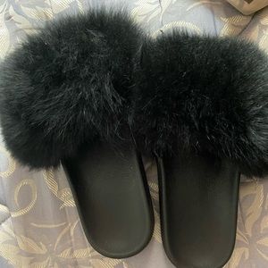 I’m selling some all black fairy slides 🖤